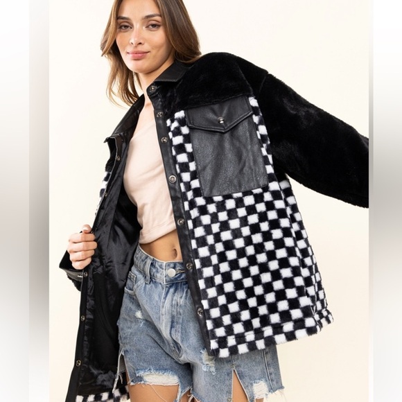 Checkerboard Shacket faux fur & leather - Picture 8 of 8